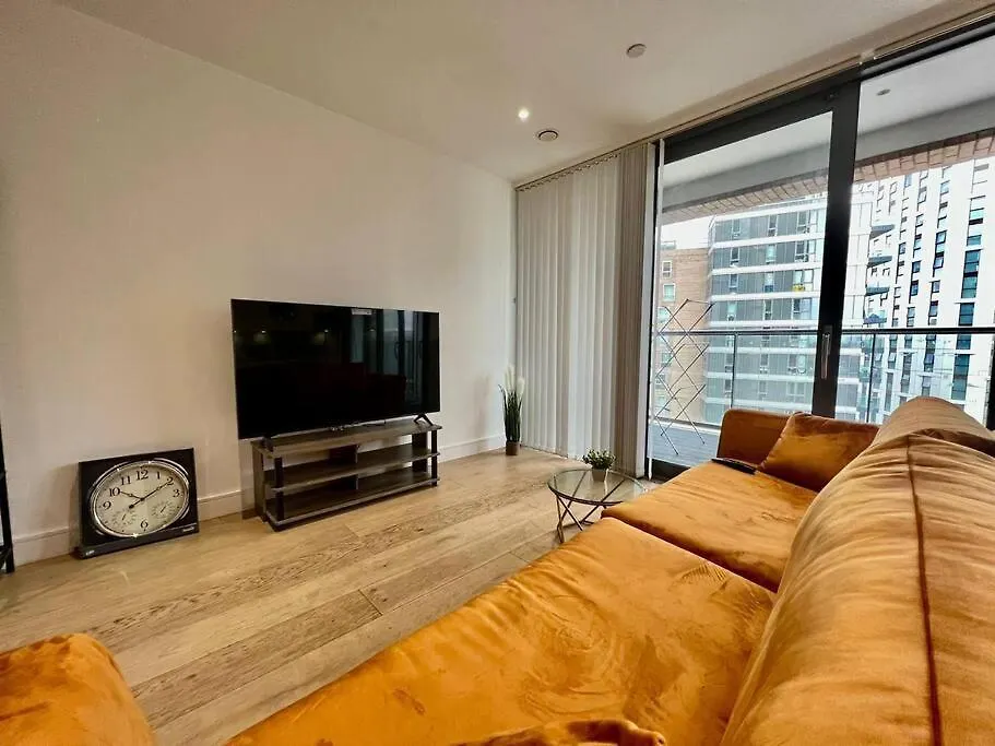 Modern & Secure 3Br 2Ba Apartment In The Heart Of Crossharbour London