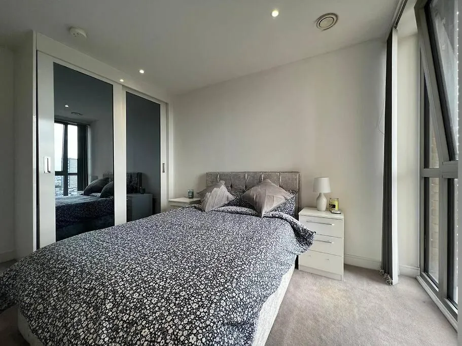 Modern & Secure 3Br 2Ba Apartment In The Heart Of Crossharbour London 0*,  United Kingdom